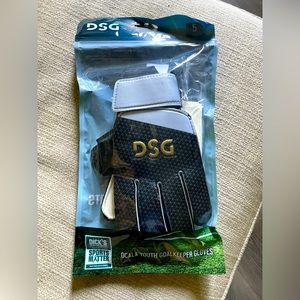 Youth Goalie Gloves (size 5)